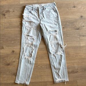 AMERICAN EAGLE Distressed Light Wash Strigid  Straight Leg Jeans Size 4